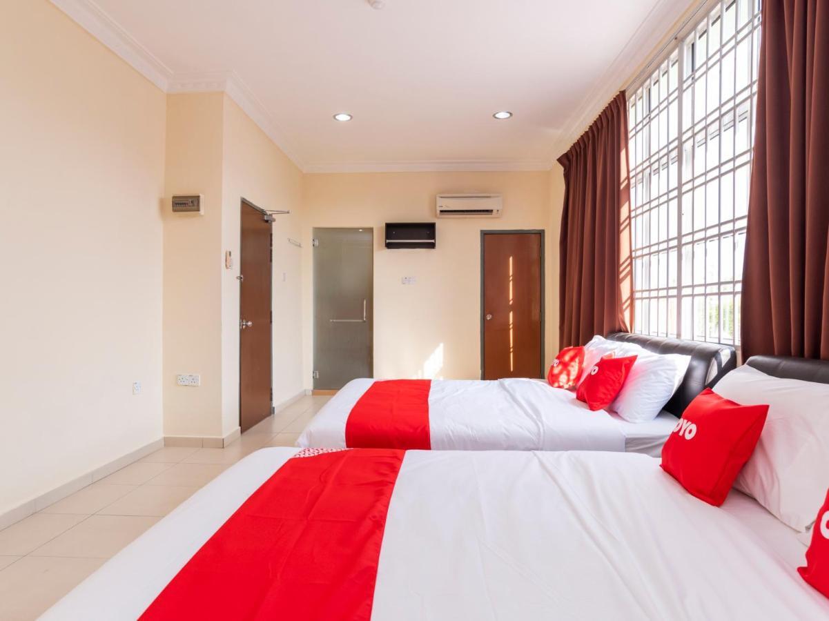 Oyo 89536 Hazris Hotel Batu Pahat Exterior foto