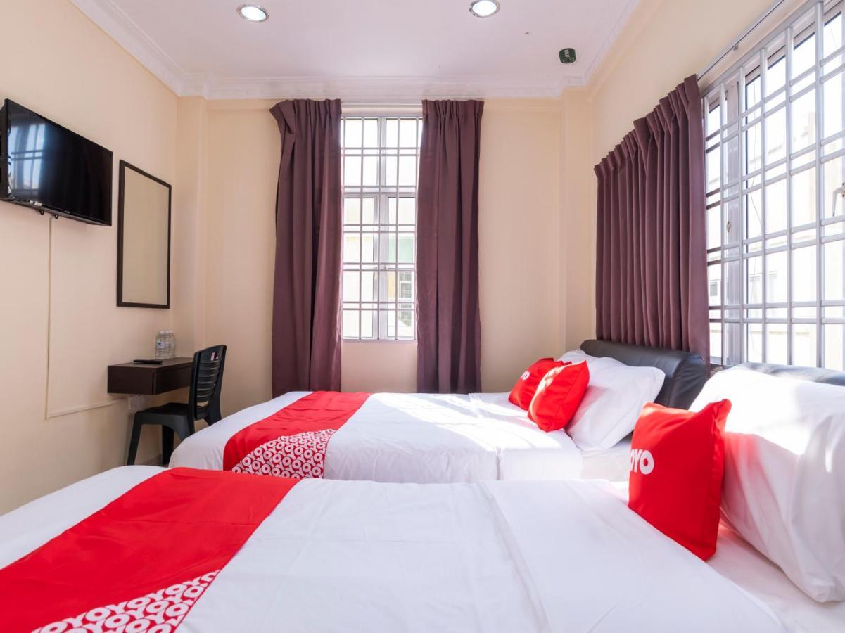 Oyo 89536 Hazris Hotel Batu Pahat Exterior foto
