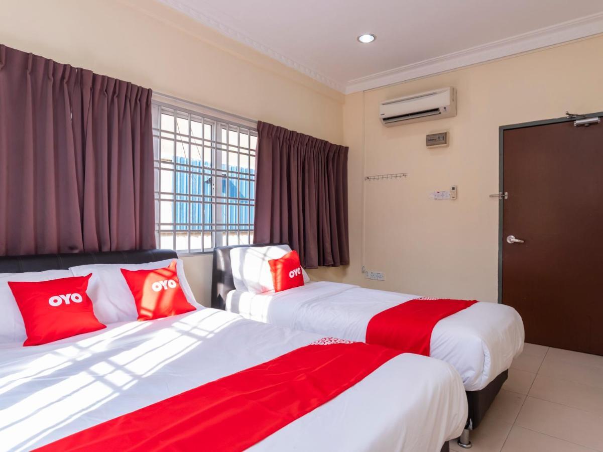 Oyo 89536 Hazris Hotel Batu Pahat Exterior foto