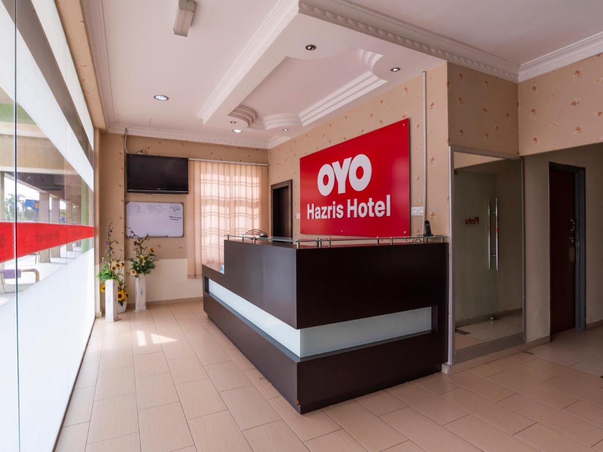 Oyo 89536 Hazris Hotel Batu Pahat Exterior foto