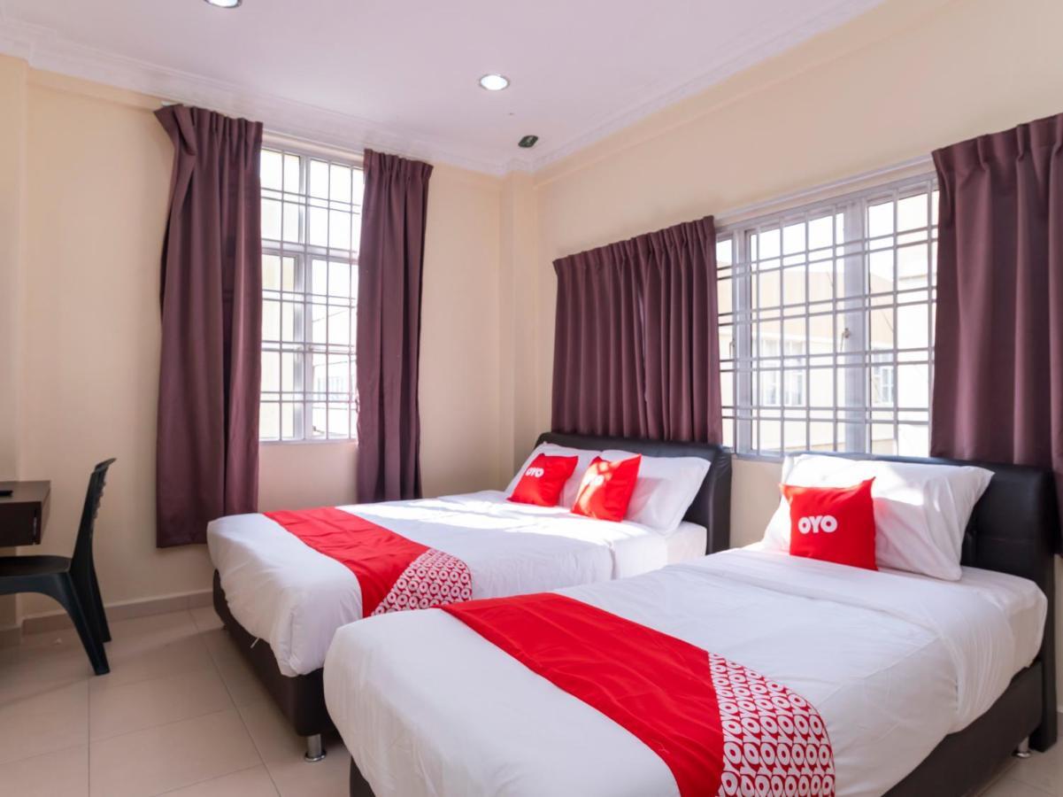 Oyo 89536 Hazris Hotel Batu Pahat Exterior foto