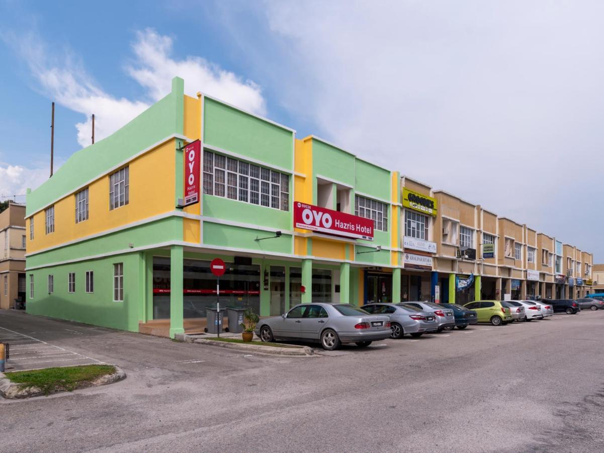 Oyo 89536 Hazris Hotel Batu Pahat Exterior foto