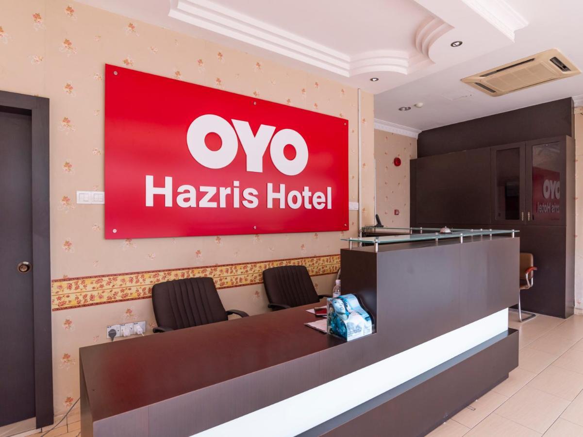 Oyo 89536 Hazris Hotel Batu Pahat Exterior foto