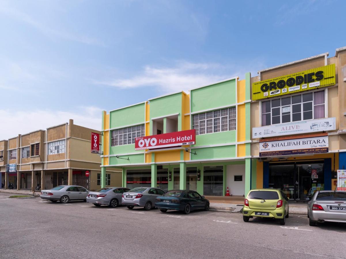 Oyo 89536 Hazris Hotel Batu Pahat Exterior foto