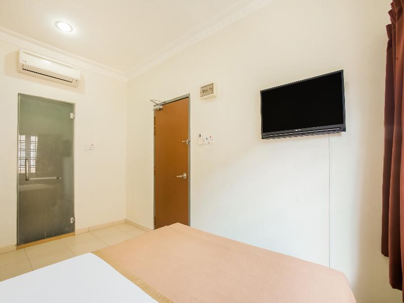 Oyo 89536 Hazris Hotel Batu Pahat Exterior foto