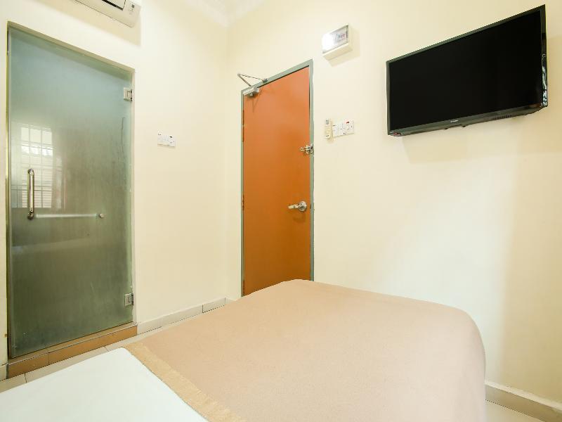 Oyo 89536 Hazris Hotel Batu Pahat Exterior foto