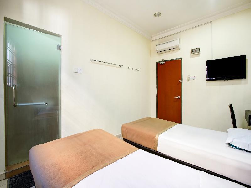 Oyo 89536 Hazris Hotel Batu Pahat Exterior foto