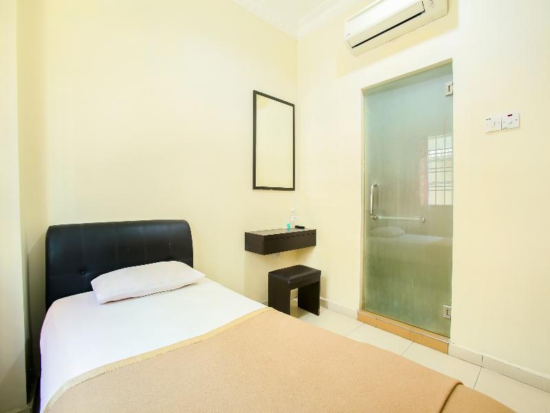 Oyo 89536 Hazris Hotel Batu Pahat Exterior foto