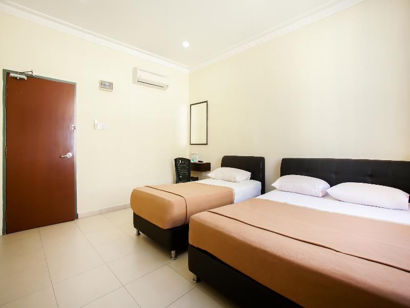 Oyo 89536 Hazris Hotel Batu Pahat Exterior foto