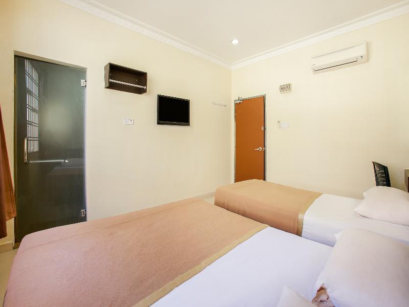 Oyo 89536 Hazris Hotel Batu Pahat Exterior foto