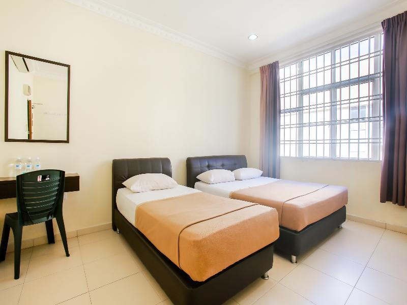 Oyo 89536 Hazris Hotel Batu Pahat Exterior foto