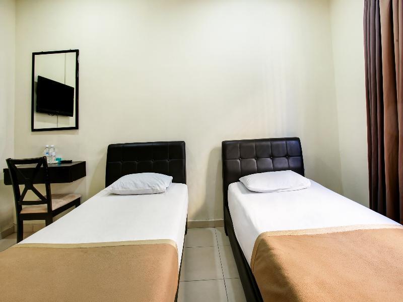 Oyo 89536 Hazris Hotel Batu Pahat Exterior foto