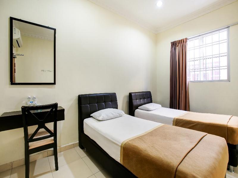 Oyo 89536 Hazris Hotel Batu Pahat Exterior foto